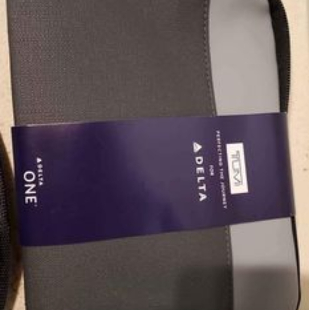 COPY - Tumi Delta Airlines travel bag
